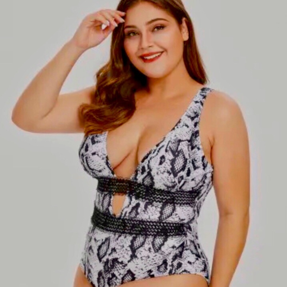 ๐ Rosegal Bathing Suit - Picture 3 of 7